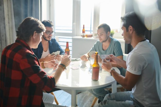 Risks of Mixing Alcohol and Gambling